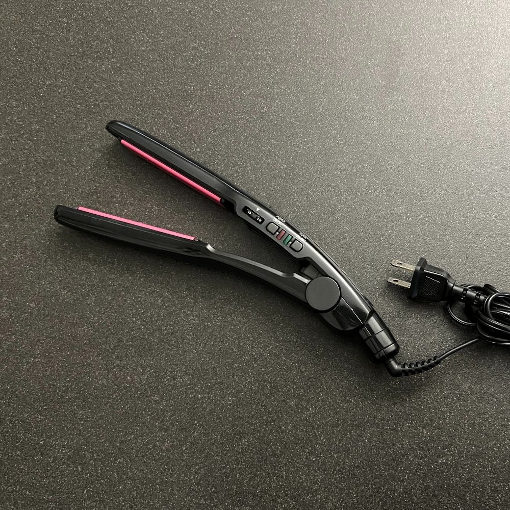 CONAIR mini hair straightener